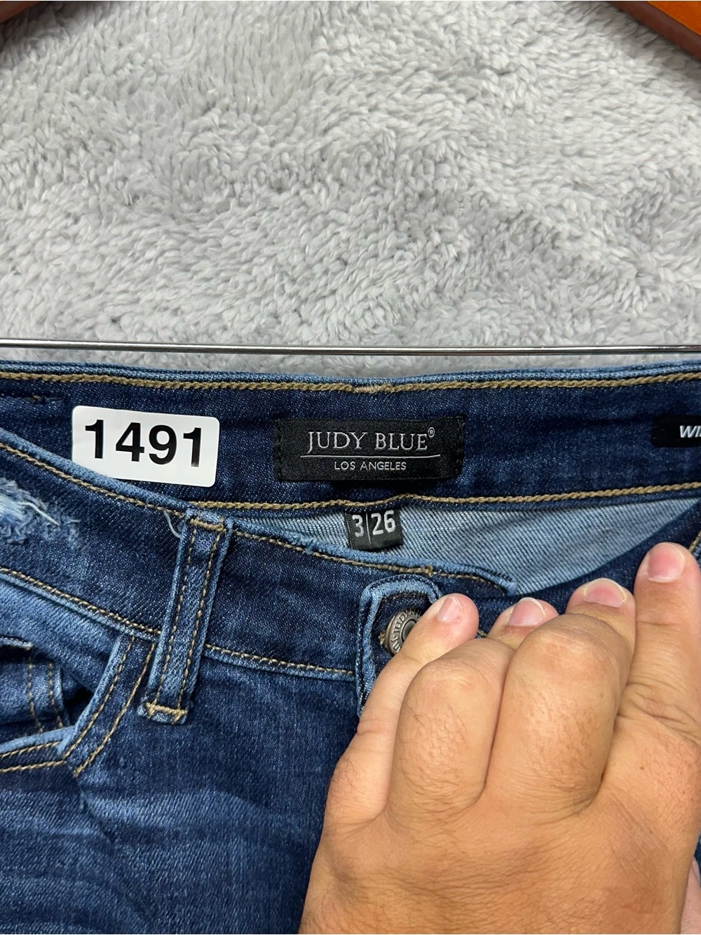 Judy Blue Wide Leg Distressed Cropped Jeans Women’s Size 3/26 Dark Wash Raw Hem - Picture 2 of 9